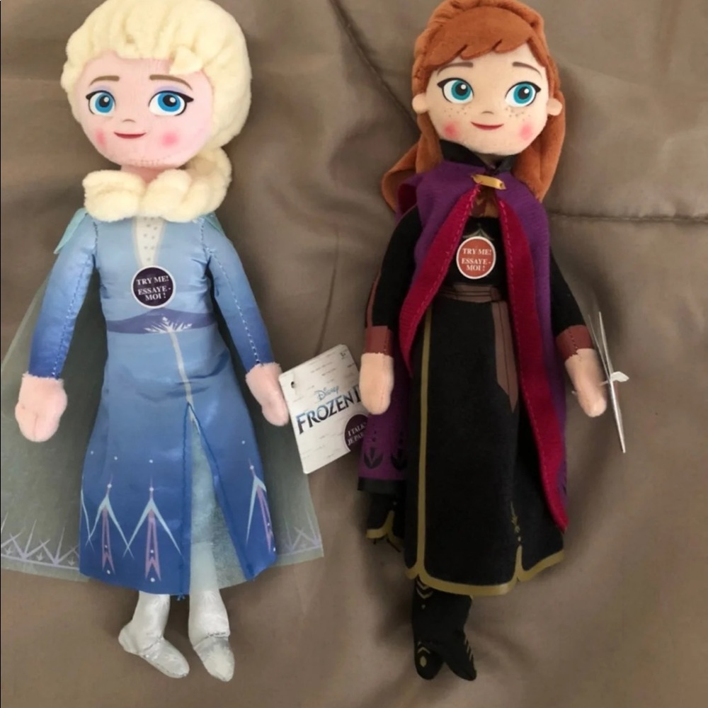 Anna and Elsa talking dolls